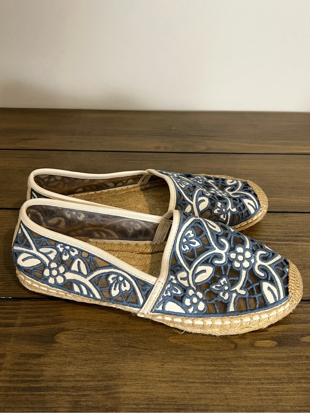 Tory Burch Lucia blue cream lace espadrilles size 8